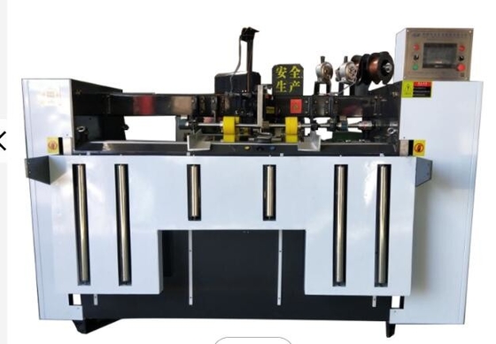 Caixa 2000mm ondulada semi auto que costura pneumático do fio do grampeador da caixa da máquina conduzido